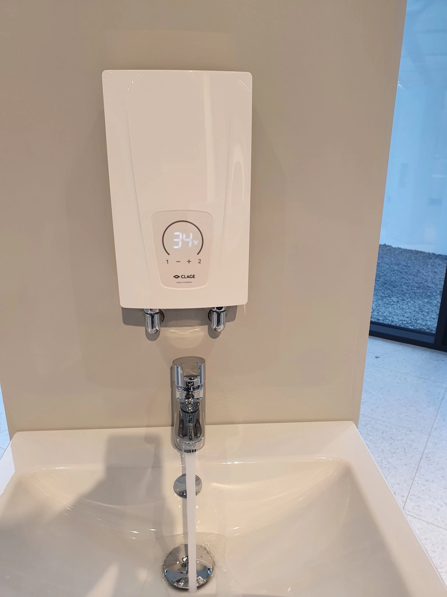 Máy làm nước nóng trực tiếp CLAGE CEX9 Plus